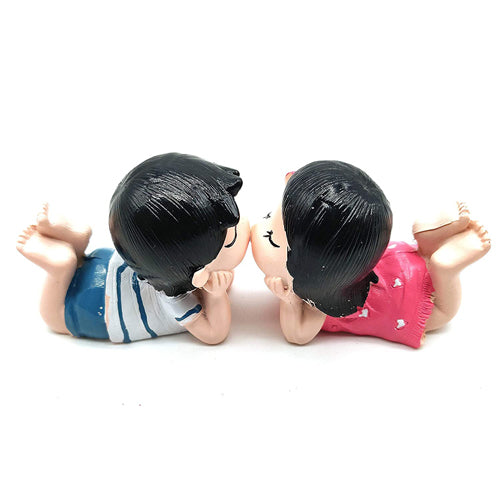 Doozie Gifts Kissing Couple Showpiece Pair of 2 Kissing Baby Cute Home Decoration Showpiece Kissing Couple with Magnets on Lips ,Couple Miniature Romantic Statue Figurine Showpiece